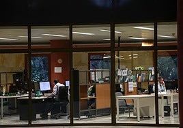 Juanma Moreno firma este martes el acuerdo que mejora las condiciones laborales de 80.000 empleados públicos