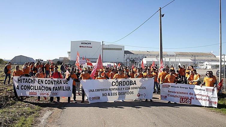 El conflicto laboral de Hitachi en Córdoba se tensa otra vez: 76 empleados reciben sanciones de 21 a 120 días sin empleo y sueldo