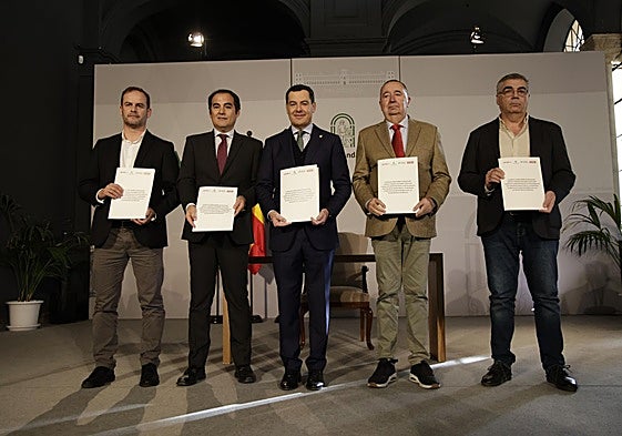 La Junta de Andalucía invertirá 250 millones en mejorar las condiciones de 70.000 funcionarios y modernizar la atención a los andaluces