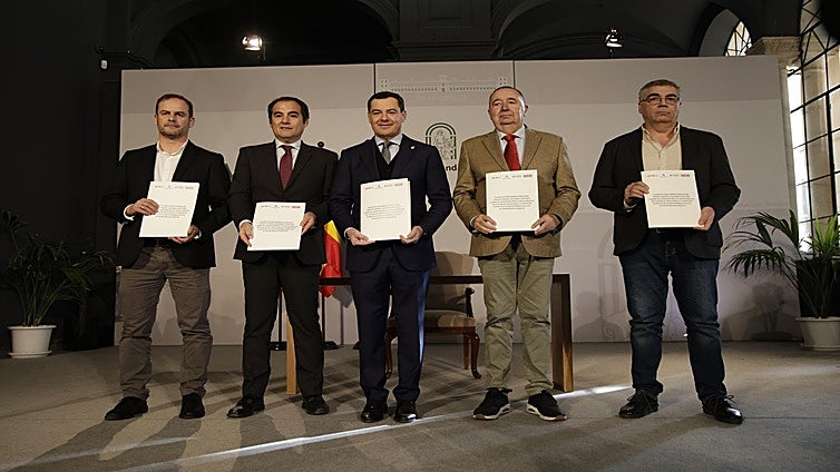 La Junta de Andalucía invertirá 250 millones en mejorar las condiciones de 70.000 funcionarios y modernizar la atención a los andaluces