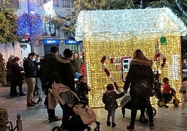 El monumental Barrio de la Villa de Priego se vestirá de color y luces de Navidad con ayuda de la Diputación