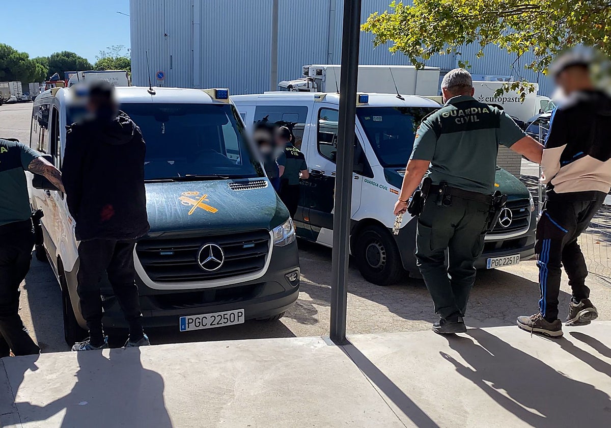 La Guardia Civil ha detenido en total a doce personas pertenecientes a esta banda criminal