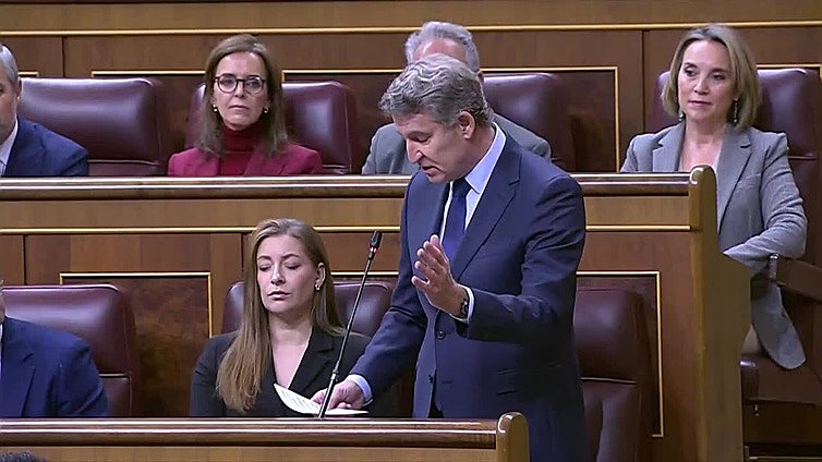 Feijóo ataca a Sánchez con 'caso Salazar' y el presidente presume de apoyar a las mujeres