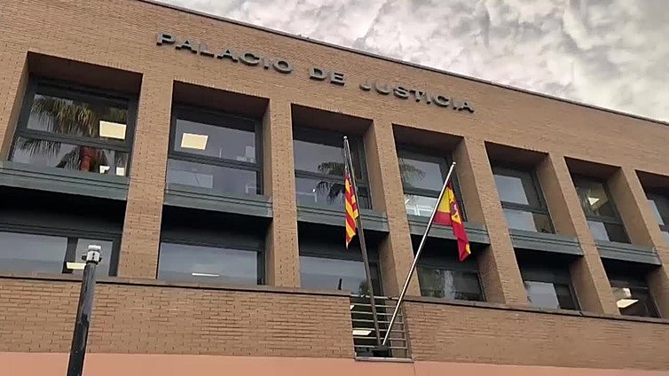 Llegada al juzgado de Catarroja de Pilar Montes, directora general de Mazón