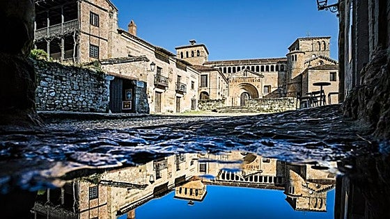 El pueblo de España más bonito para visitar en diciembre y ver en Navidad está en Cantabria: cuál es, dónde está y mejores restaurantes