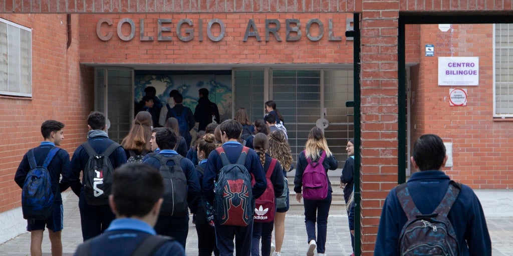 Andalucía supera por primera vez la media de España de titulados en Secundaria y Bachillerato