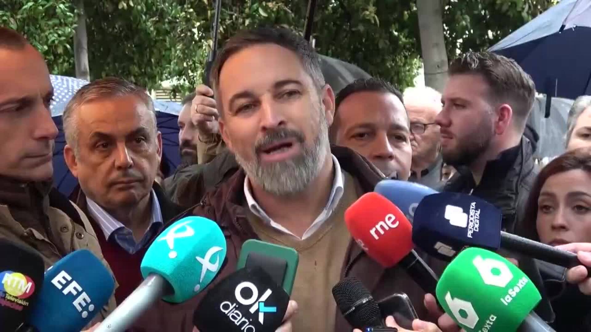 Abascal advierte del "colapso de la mafia" y exige una moción de censura