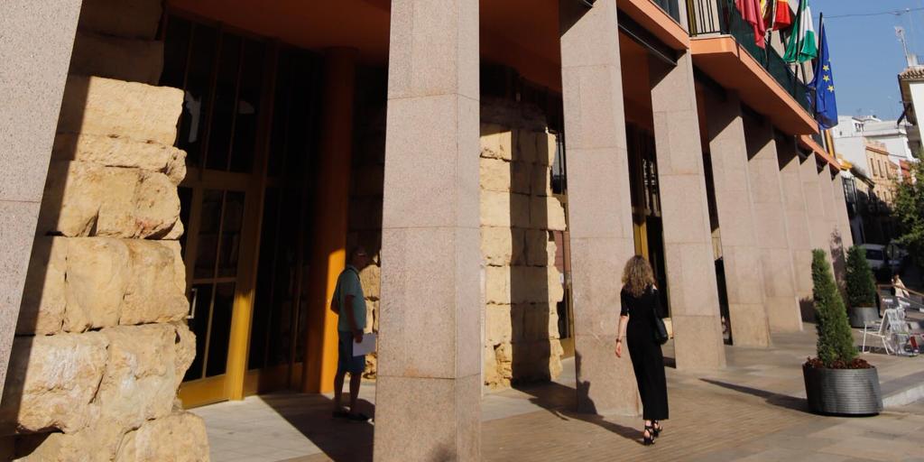 Córdoba cae en picado en el ranking nacional de presión fiscal de la Plusvalía y el  sello  del coche