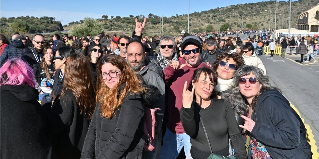 Ni los buitres se pierden el último adiós a Robe Iniesta en Plasencia: «Fue único»