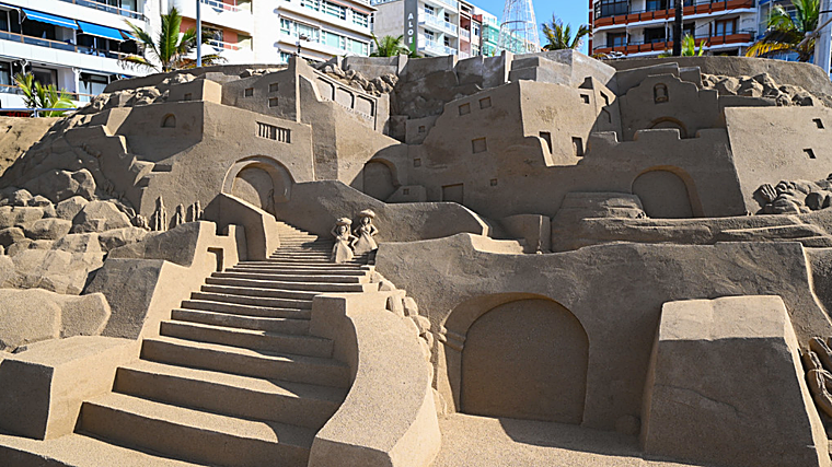 The Canary Islands inaugurate their Sand Crib: ephemeral art on the beach, a Christmas at 22 degrees and by the sea