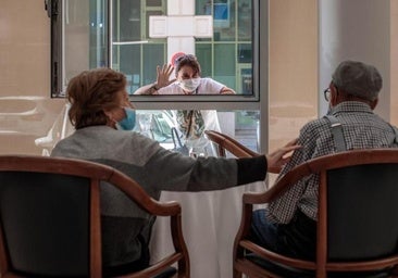 Personas mayores en soledad durante la Navidad