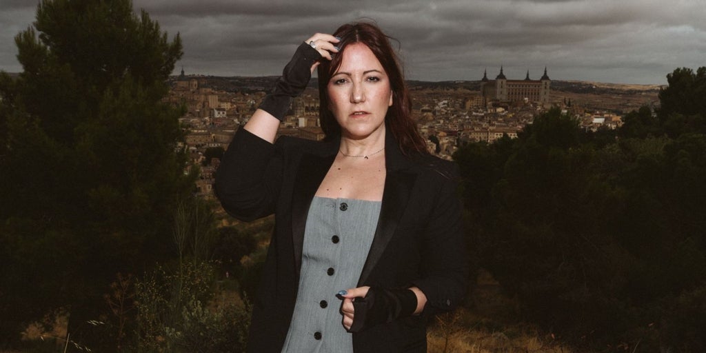 Engel de la Cruz, escritora: «La historia de España también se escribió desde el deseo entre sábanas»