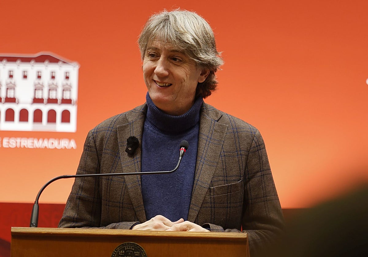 El líder del PSOE de Castilla y León marca distancias con Sánchez: «Hay ...