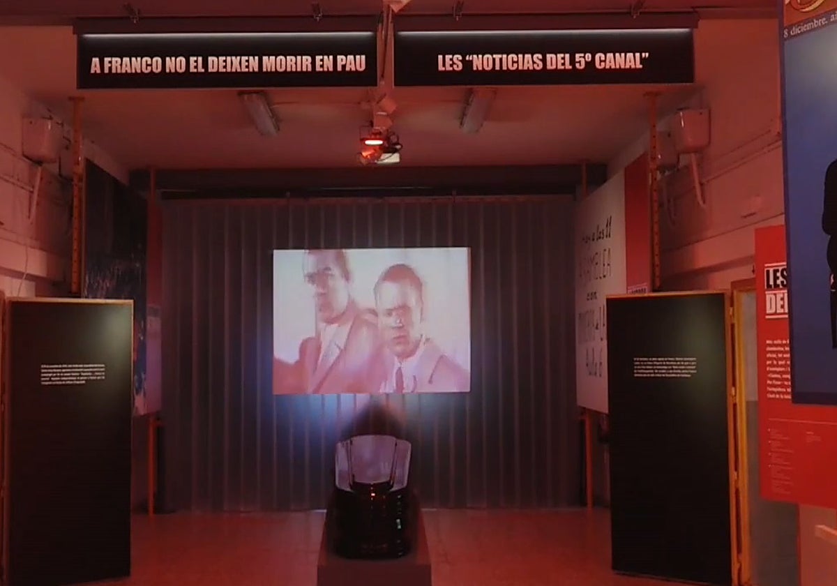 La exposición incluye una 'performance' con un ataúd que simula el de Franco y una pantalla con la exhibición de los ciudadanos que fueron a despedirlo