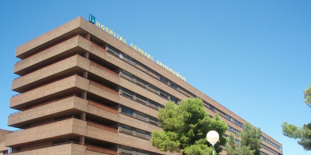 Tres mujeres y un bebé, afectados por inhalar humo tras un incendio en una vivienda de La Roda