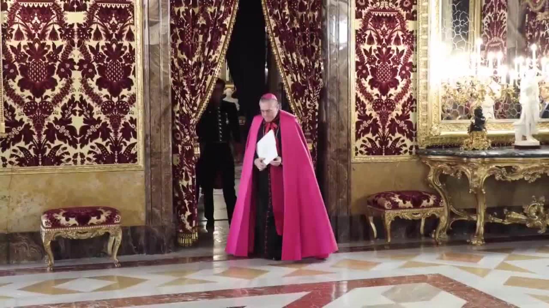 El rey recibe las cartas credenciales del nuevo nuncio apostólico en España