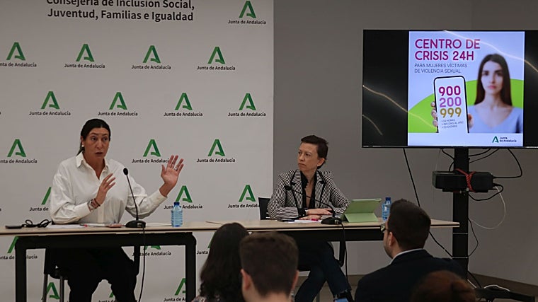 Councilor Loles López presents the new care center for victims of sexual violence