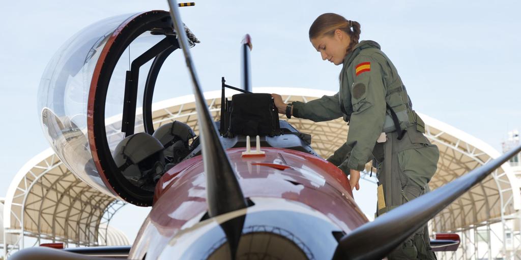 La Princesa Leonor realiza su primer vuelo en solitario