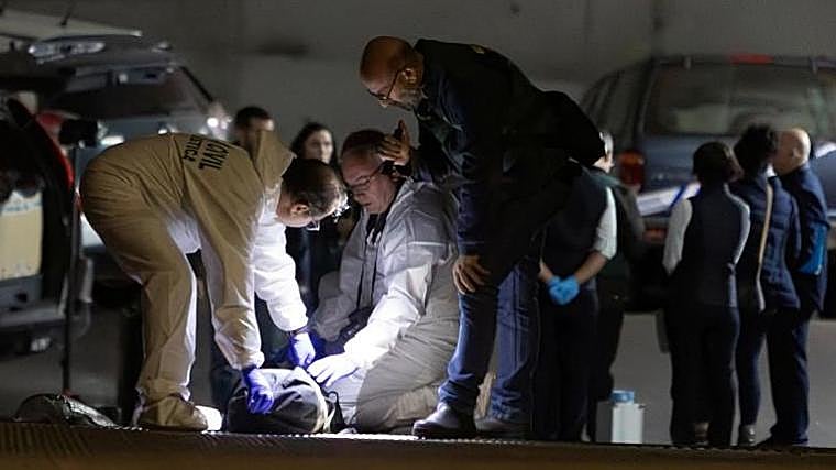 La Guardia Civil trabaja en el lugar del asesinato