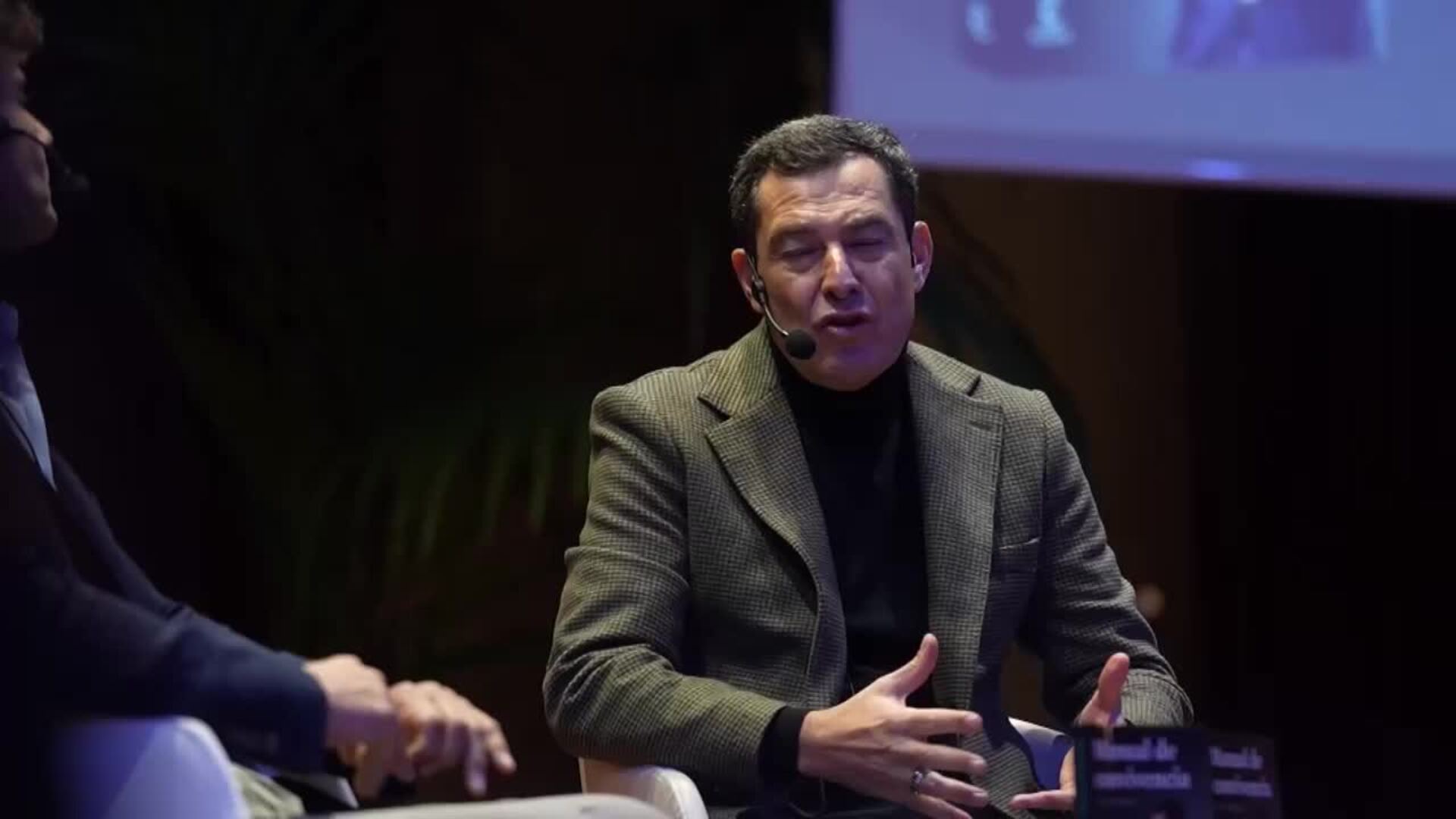 Juanma Moreno presenta su libro "Manual de Convivencia" en Córdoba