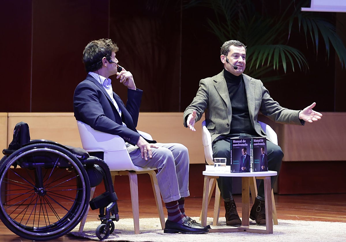 Juanma Moreno presenta su libro en Córdoba: «Se puede hacer política ...