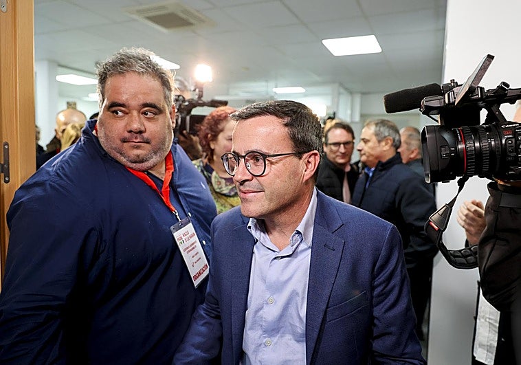 Gallardo dimite como secretario general del PSOE extremeño un día después de la debacle en las elecciones