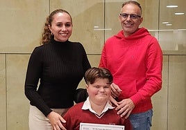 La Lotería de Navidad premia una década de lucha solidaria por Álvaro, un niño mallorquín con una enfermedad rara