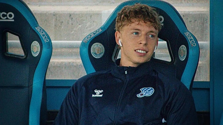 George Andrews en el banquillo durante un partido de esta temporada