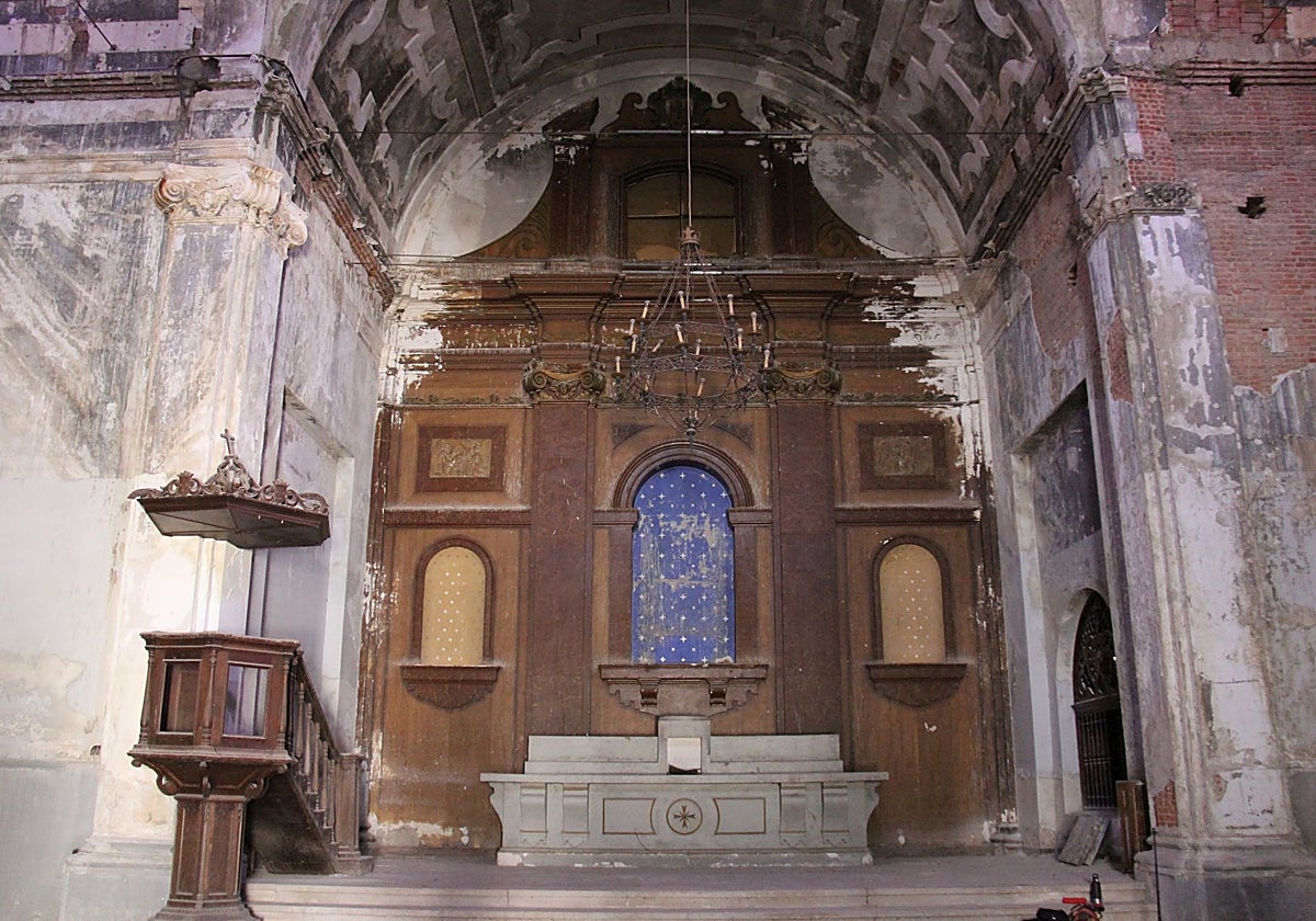 Interior de la capilla de Los Lujanes, necesitada de una restauración urgente