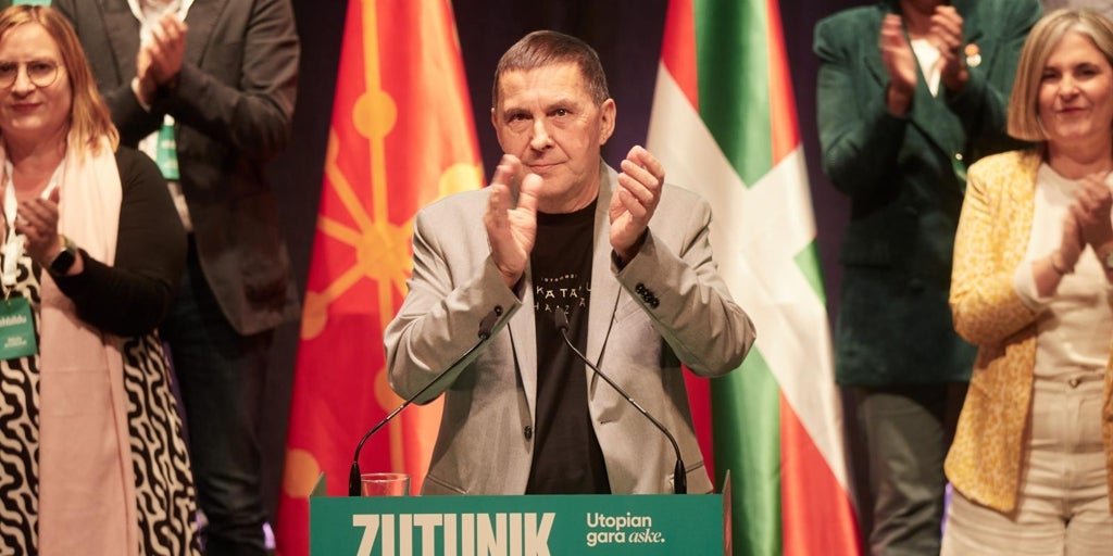 Sánchez aúpa a Otegi como referente «antifascista» y de su mayoría «plurinacional» para reformar el Estado