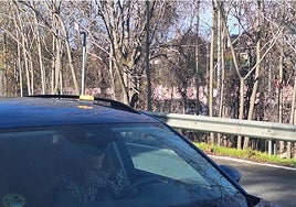 Baliza V16 y triángulos: la DGT permite al final usar ambos sistemas este 2026