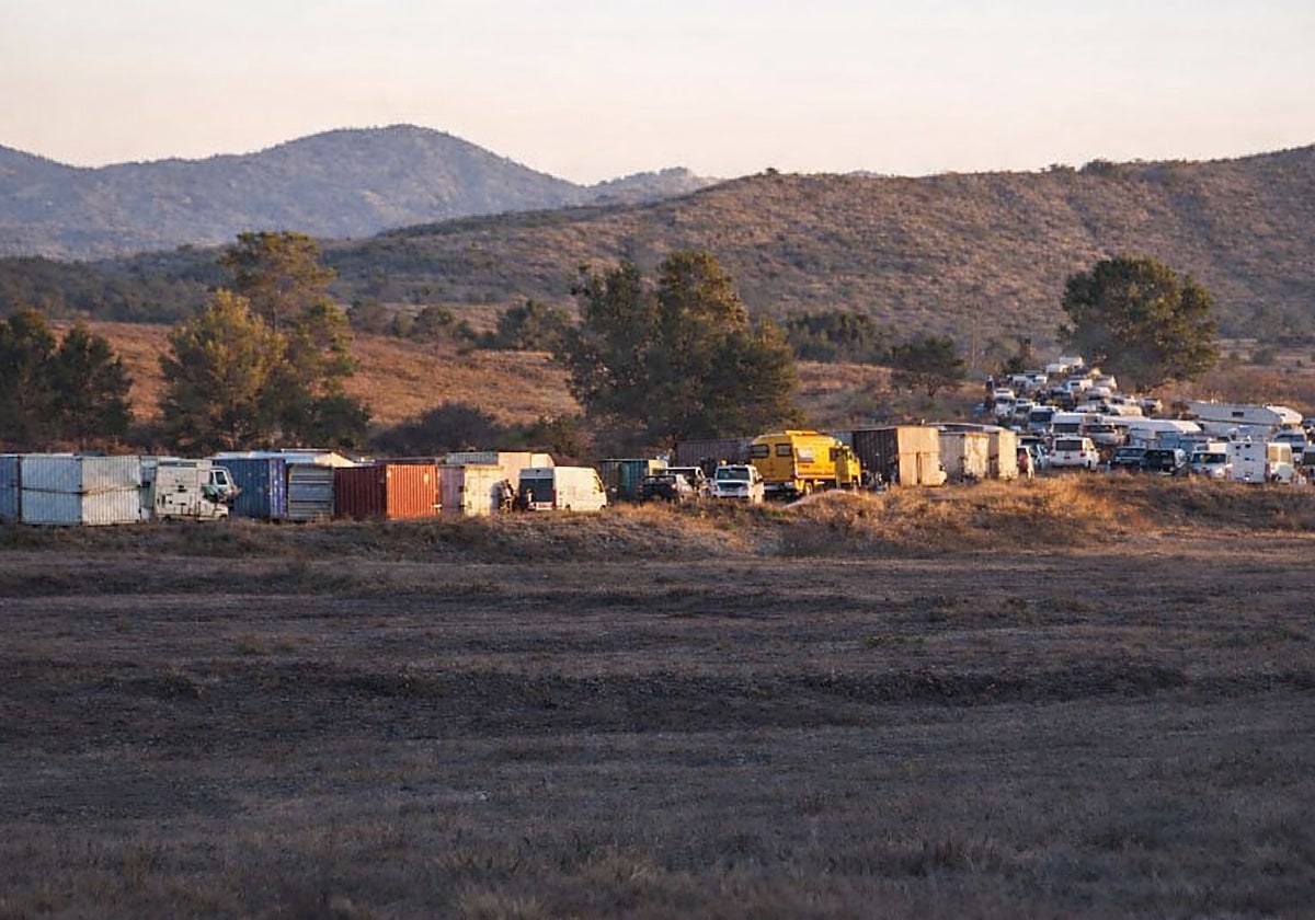 La caravana de los participantes en la rave alcanzaba los 1.000 vehículos