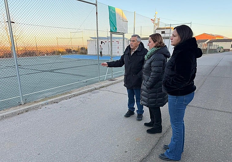 Casasbuenas refuerza la seguridad del camino del cementerio y mejora sus pistas deportivas con apoyo de la Diputación de Toledo