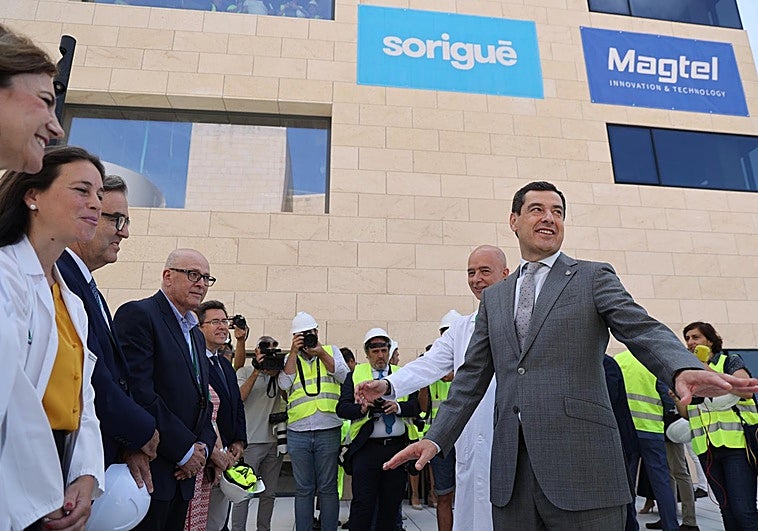 Reforma del SAS, obras hidráulicas y vivienda, prioridades de Juanma Moreno en la recta final de legislatura