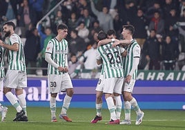 El Córdoba CF recupera su color en el 2026 con una solvente victoria ante el Burgos (2-0)