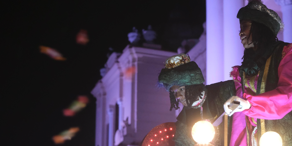 La magia de los Reyes Magos dribla a la lluvia en Málaga