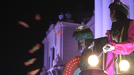 La magia de los Reyes Magos dribla a la lluvia en Málaga