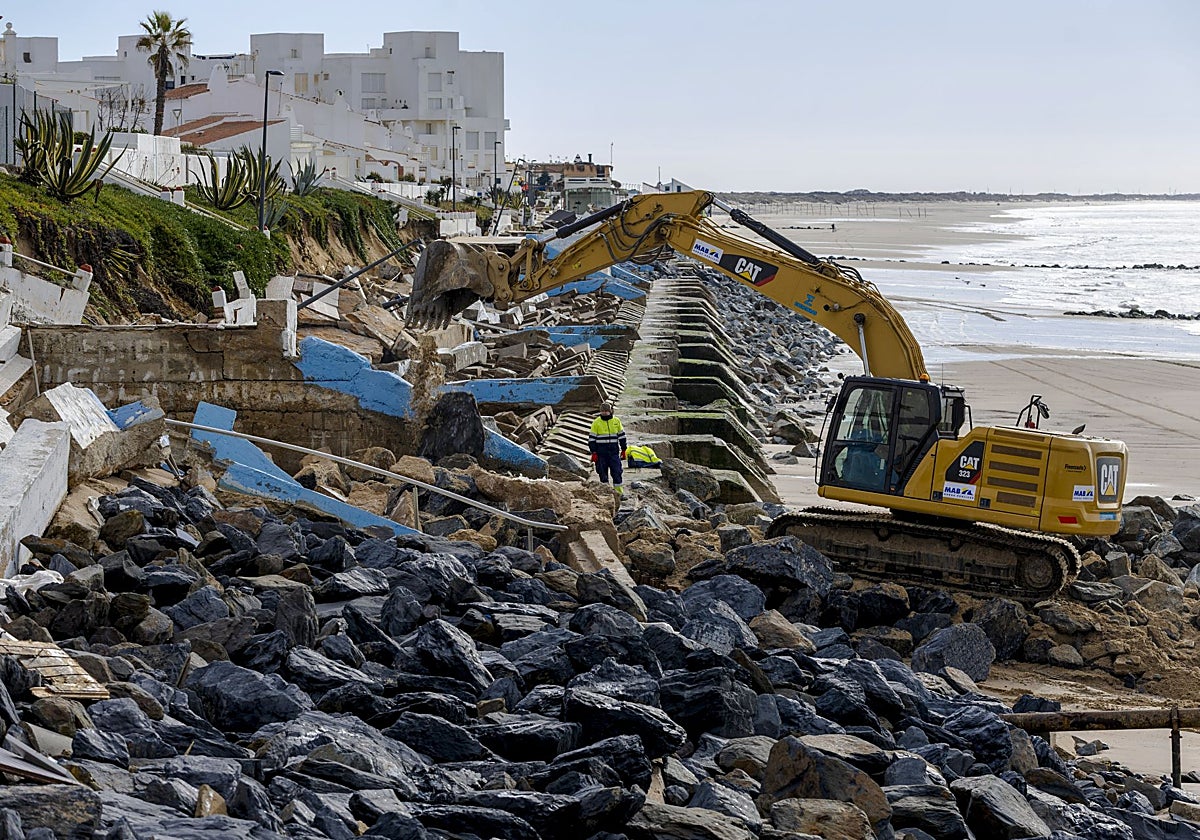 Estado en el que ha quedado el paseo marítimo tras el paso de la borrasca 'Francis'
