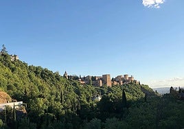 Un conocido perfil de viajes la lía en redes al ubicar la Alhambra en Valencia: «Os estáis haciendo la picha un lío»