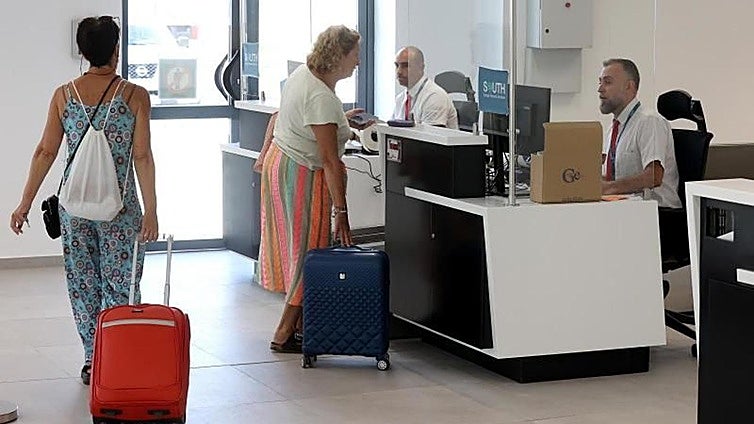 El Gobierno sigue sin dar fecha para el control de pasaportes que abra las opciones del aeropuerto de Córdoba