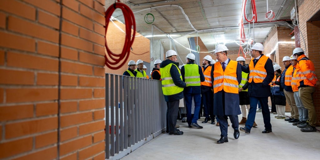 García-Page acusado de utilizar las instituciones para fines partidistas