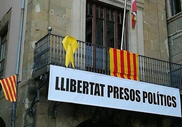 Catalán obligatorio para desratizar en Vic: el Ayuntamiento impone la lengua en la contratación municipal