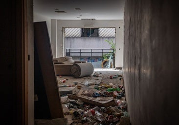 La Policía ha ejecutado 100 desalojos de apartamentos en el hotel okupa de San Blas