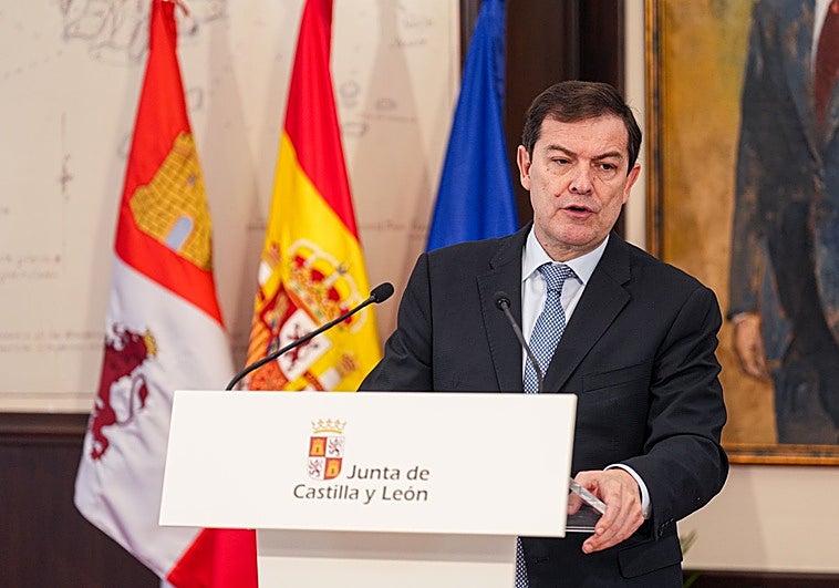 Mañueco firma la convocatoria de elecciones en Castilla y León para el 15 de marzo