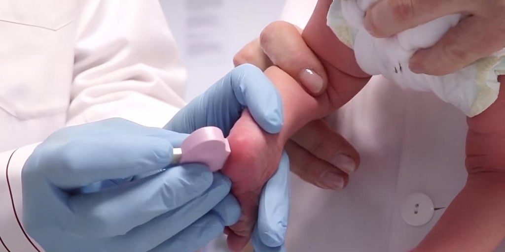 Castilla-La Mancha amplía a 34 las enfermedades detectadas en la prueba del talón a recién nacidos