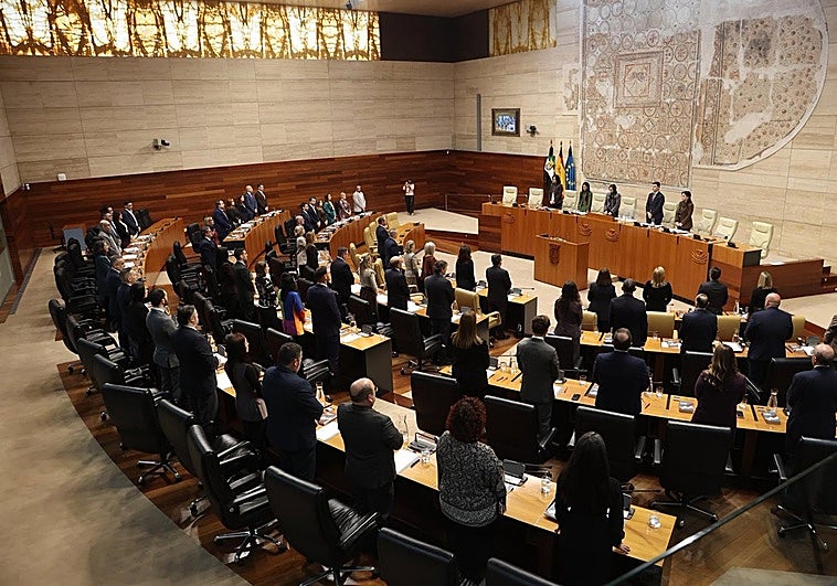 El PP se queda con la presidencia de la Asamblea de Extremadura sin el apoyo de Vox