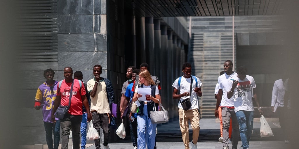 El juez suspende el cierre del centro de inmigrantes de Pozuelo hasta que tome una decisión sobre el litigio