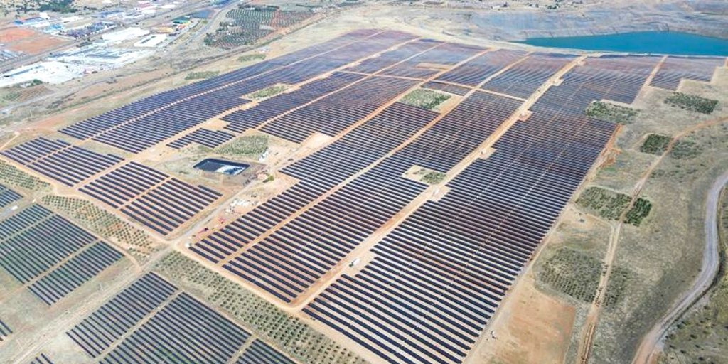 Endesa culmina su tercer gran parque solar en los antiguos terrenos mineros de Puertollano