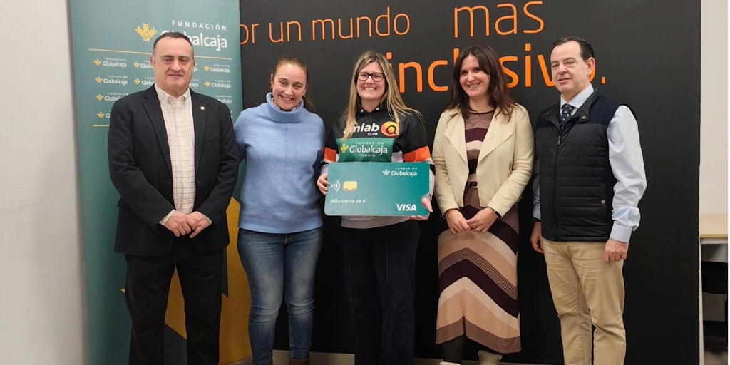 Globalcaja premia la inclusión deportiva de amiab Cuenca en un acto solidario
