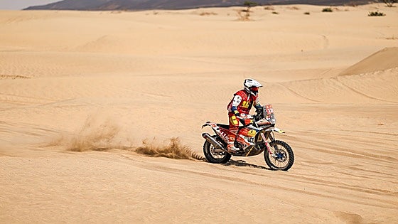 El piloto conquense que resistió a una tormenta de arena  mientras dormía entre las dunas en una etapa del Dakar